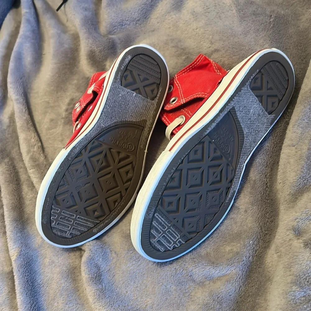 Converse very nice